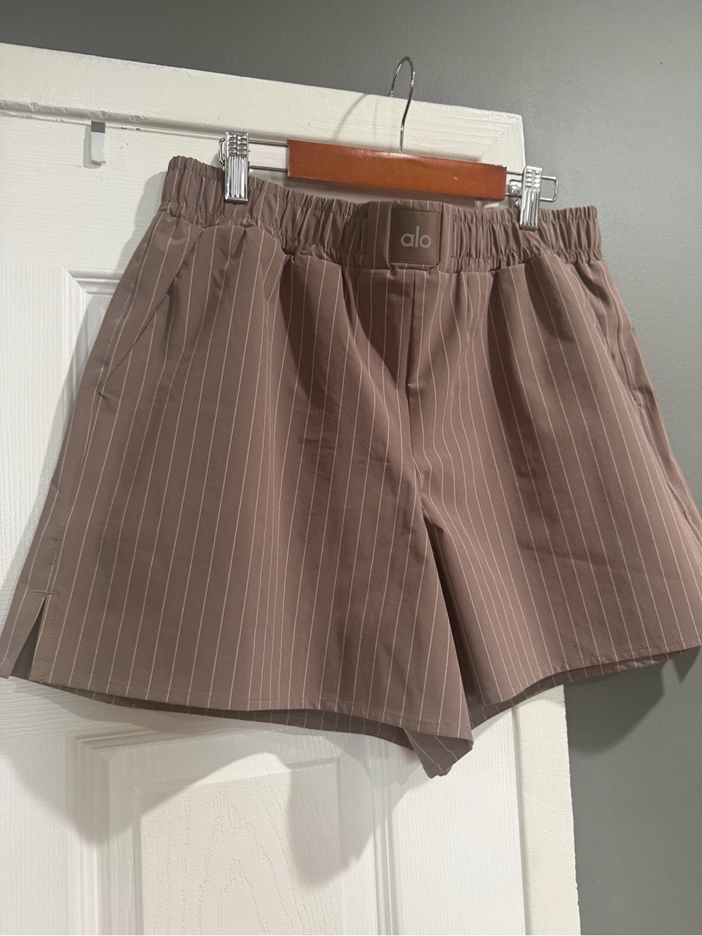 ALO Pinstripe Daylight Boxer Short - Mushroom/Ivory - Picture 3 of 6